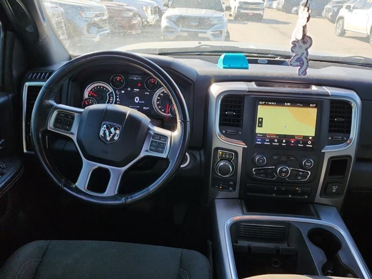 2021 RAM 1500 Classic Warlock Crew 4X4 | 5.7L Hemi | Heated Bucket Seats | Heated Wheel | Nav | Remote Start | and More ! Photo3