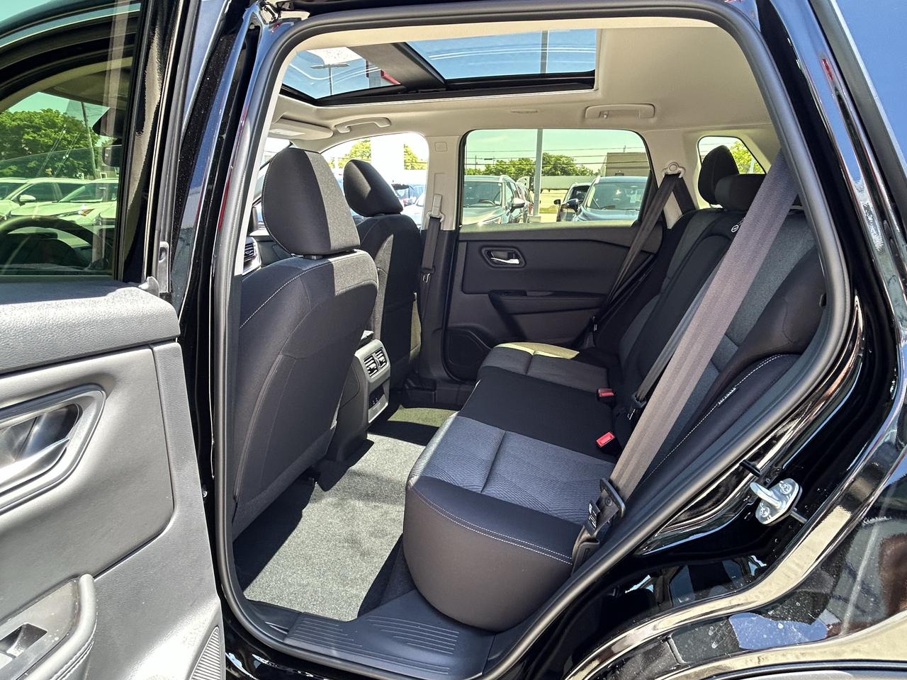2026 Nissan Rogue SV MOONROOF Photo
