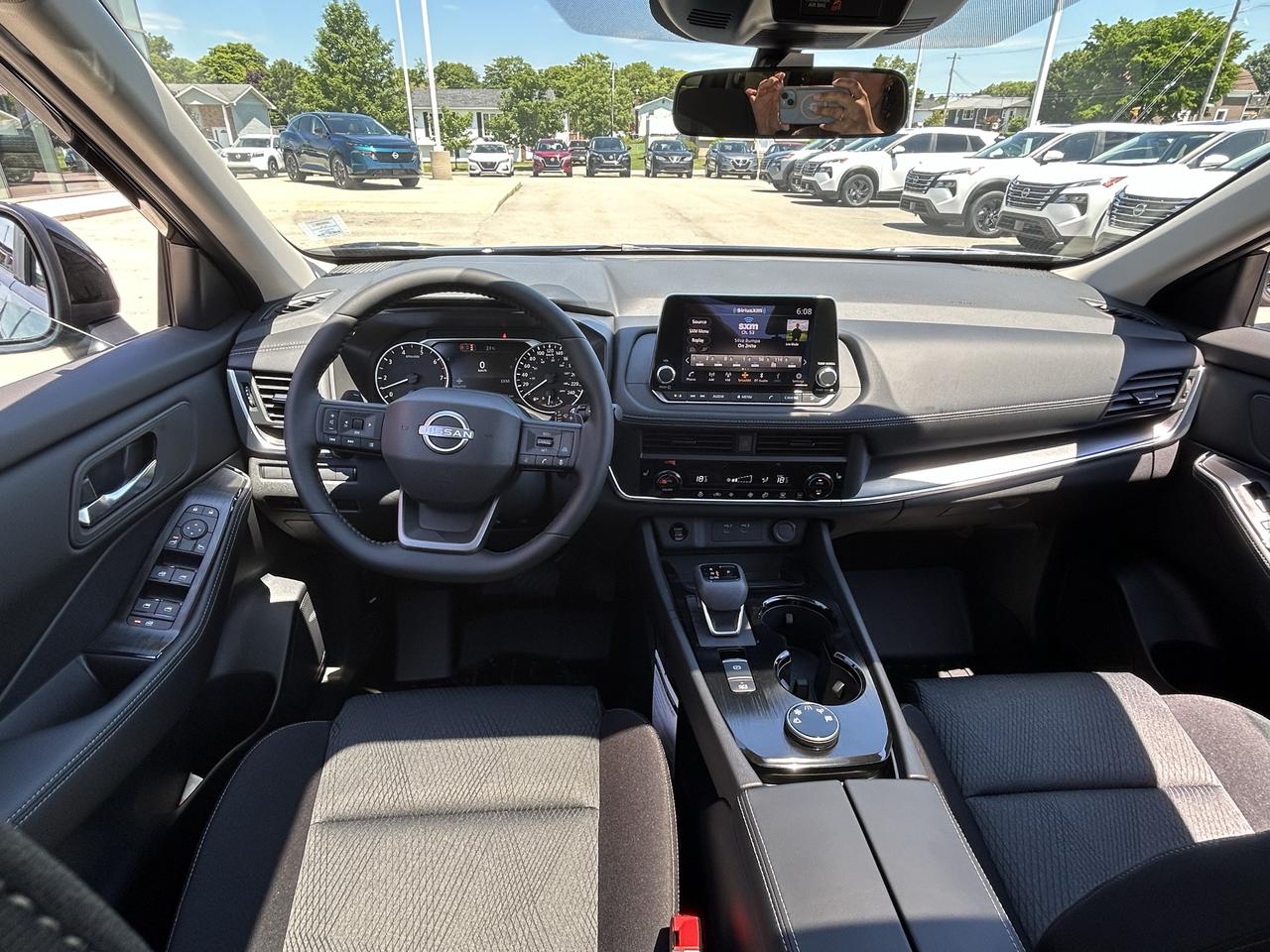 2026 Nissan Rogue SV MOONROOF Photo