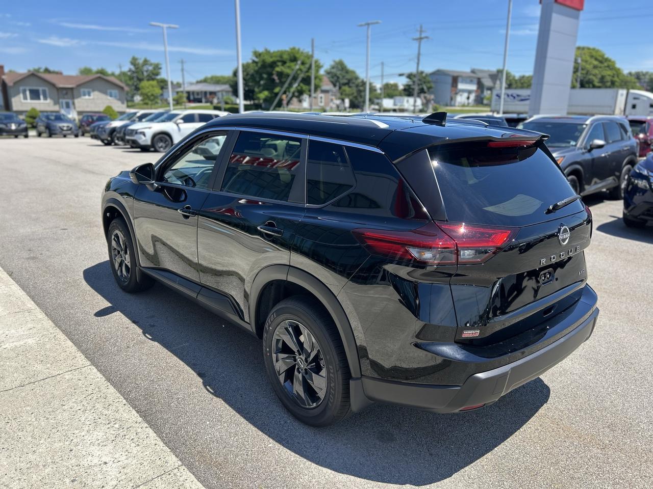 2026 Nissan Rogue SV MOONROOF Photo