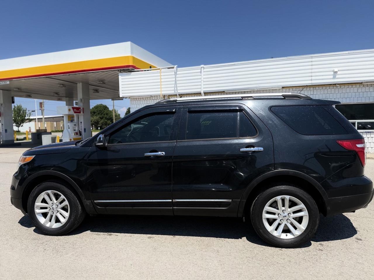 2014 Ford Explorer XLT - NO ACCIDENTS - TWO OWNERS Photo3