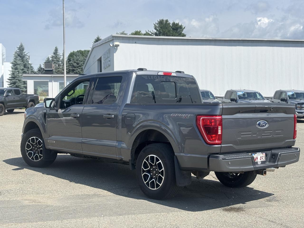 2022 Ford XL 4WD SUPERCREW 5.5' BOX NEW, 44H Photo2