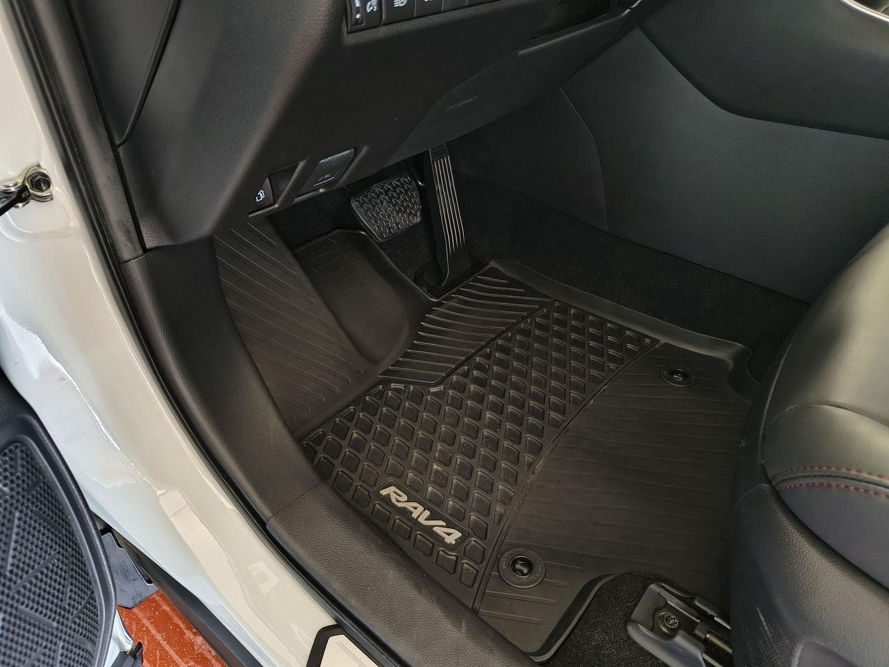 2023 Toyota RAV4 Plug-In Hybrid XSE Photo0