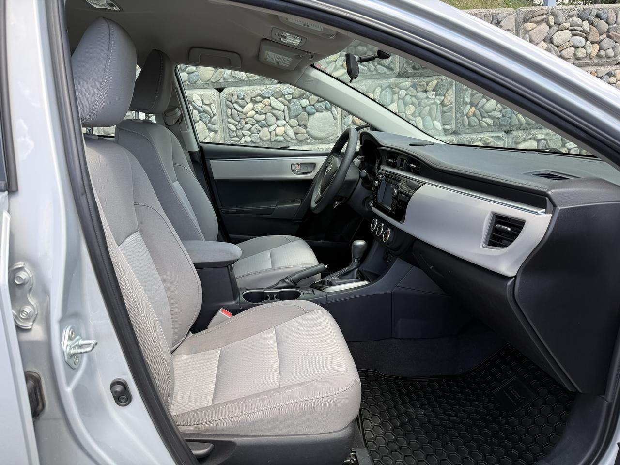 2014 Toyota Corolla LE Photo