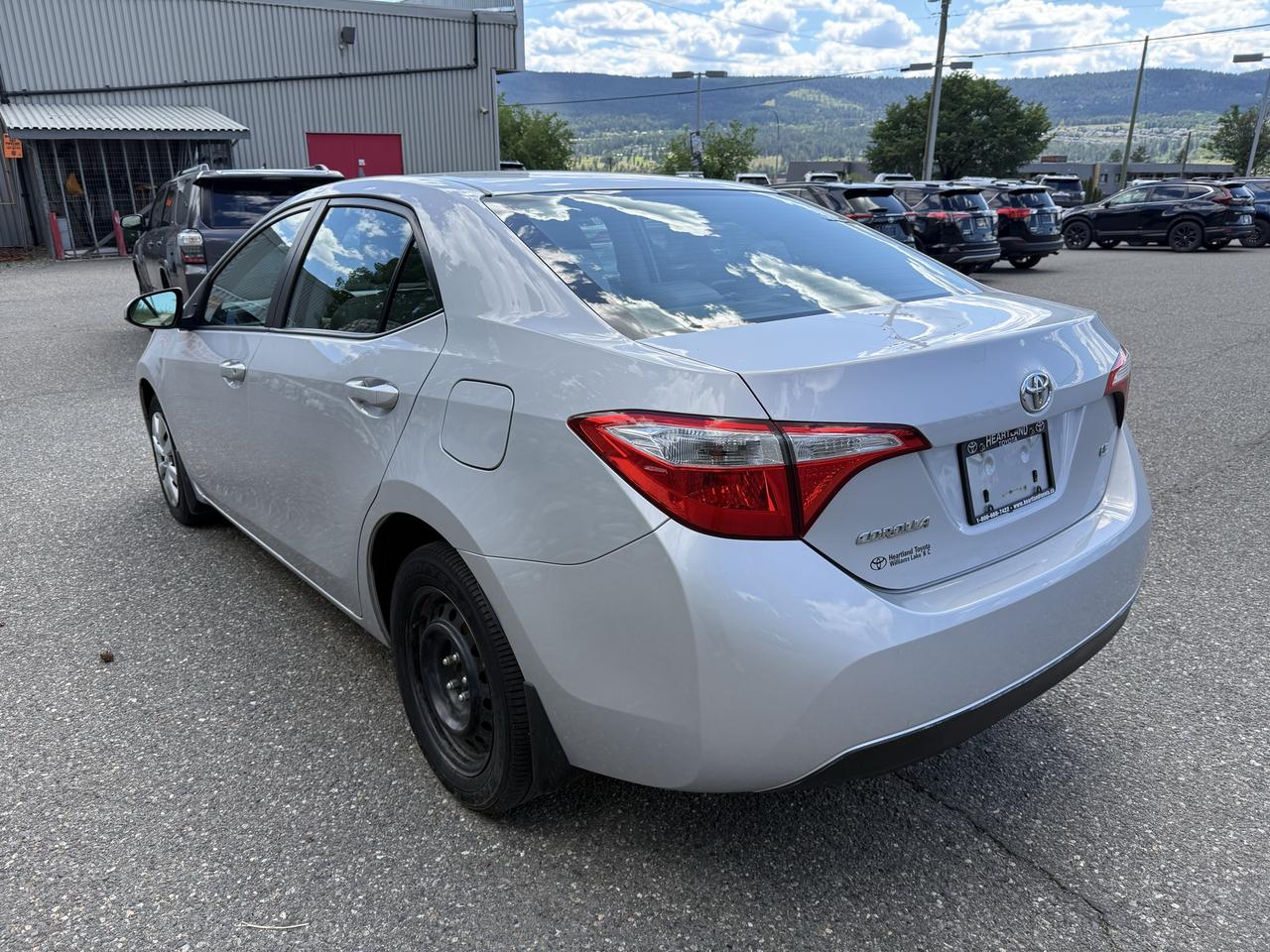 2014 Toyota Corolla LE Photo4