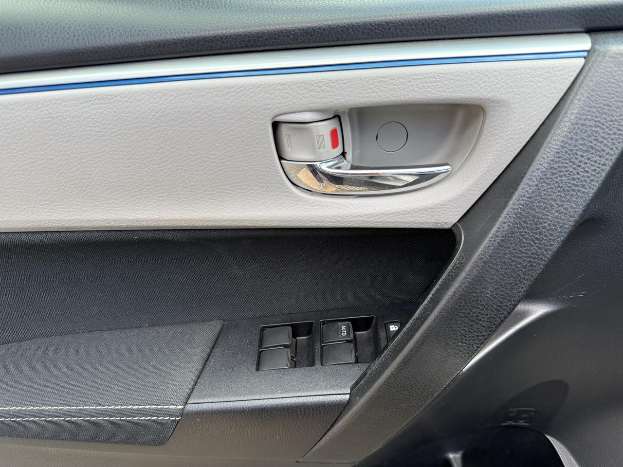 2014 Toyota Corolla LE Photo