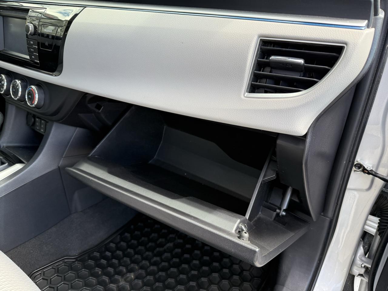 2014 Toyota Corolla LE Photo