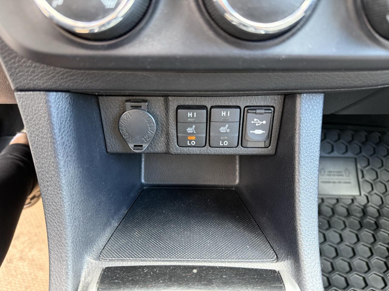 2014 Toyota Corolla LE Photo