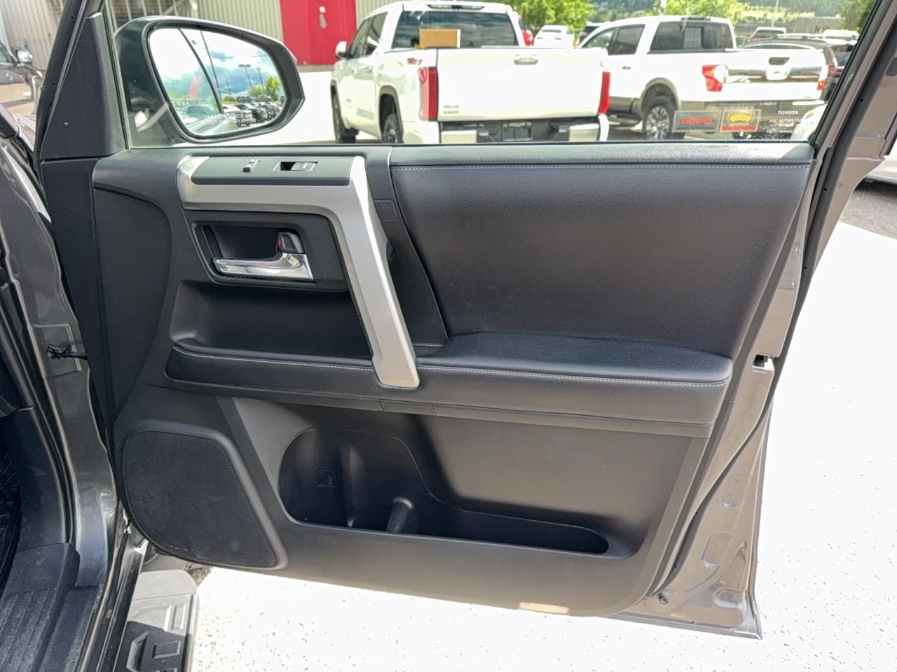 2019 Toyota 4Runner SR5 Photo