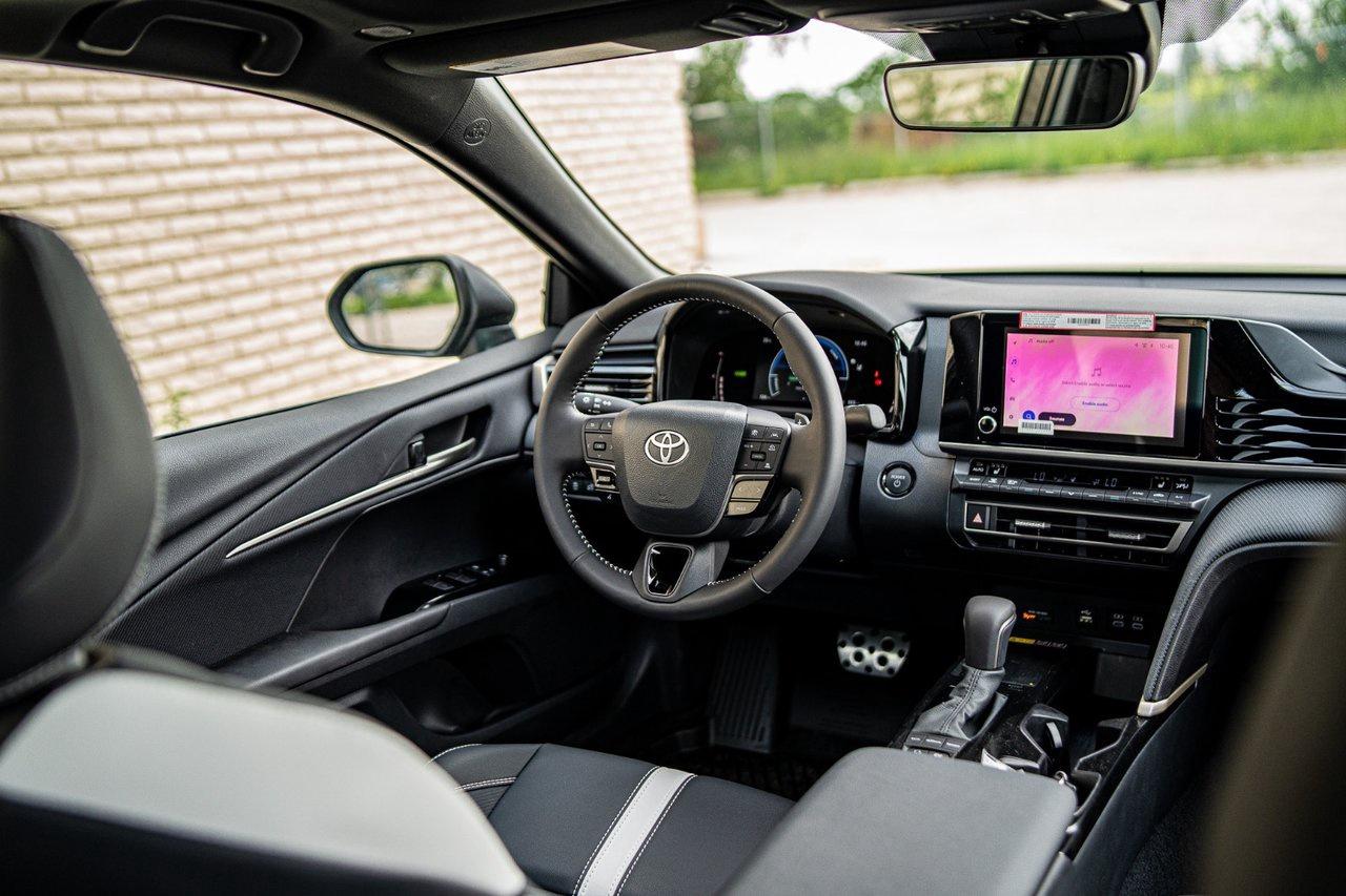 2026 Toyota Camry SE Upgrade AWD Photo
