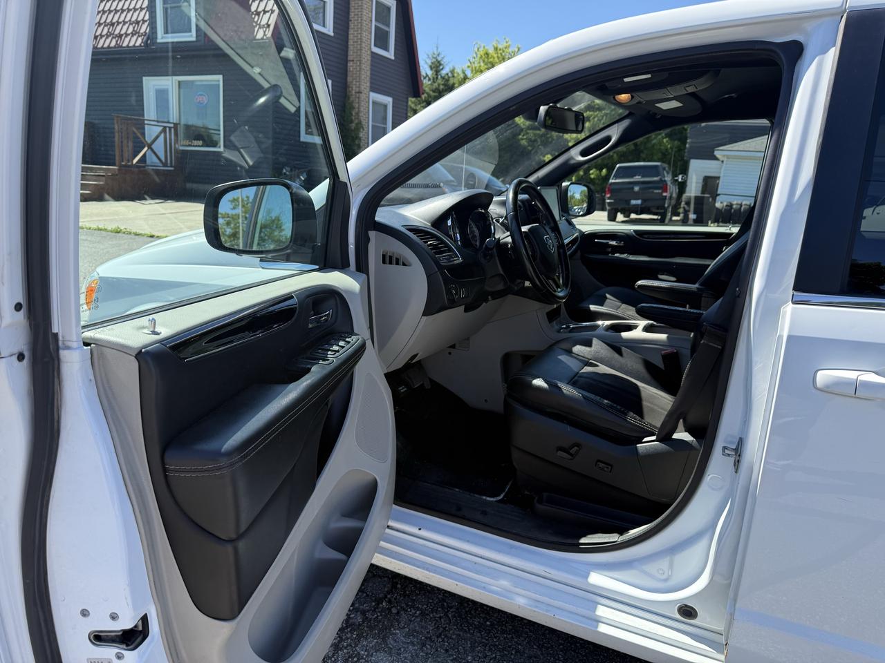 2019 Dodge Grand Caravan SXT Premium Plus AS IS SPECIAL Photo