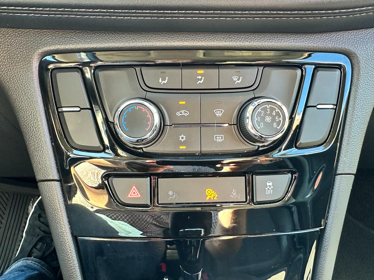 2019 Buick Encore SportTouring Heated Cloth RemStart FM/XM A/C Alloy Photo