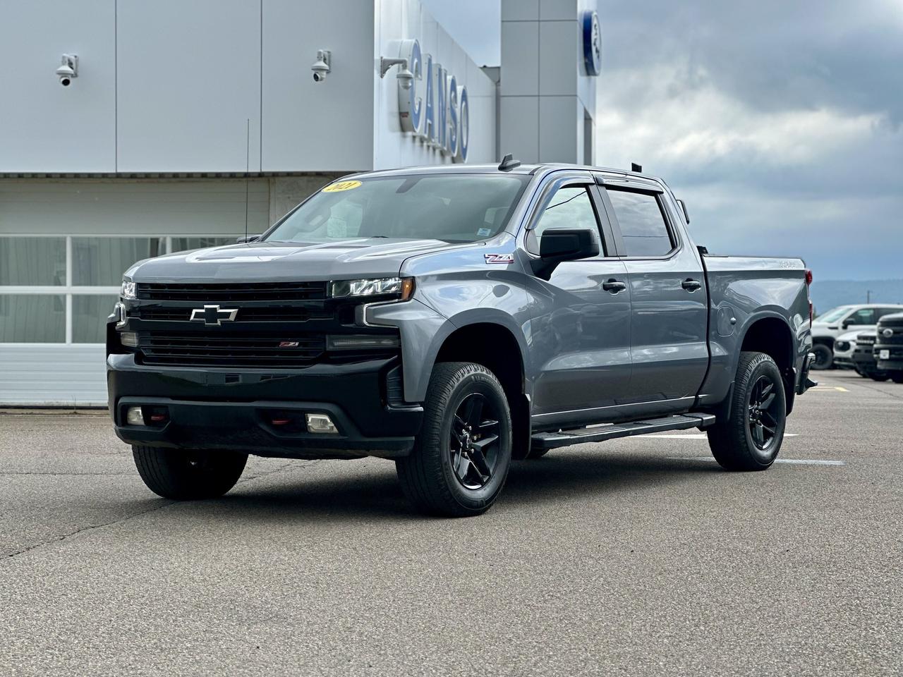 2021 Chevrolet Silverado LT TRAIL BOSS CREW 4WD Photo2