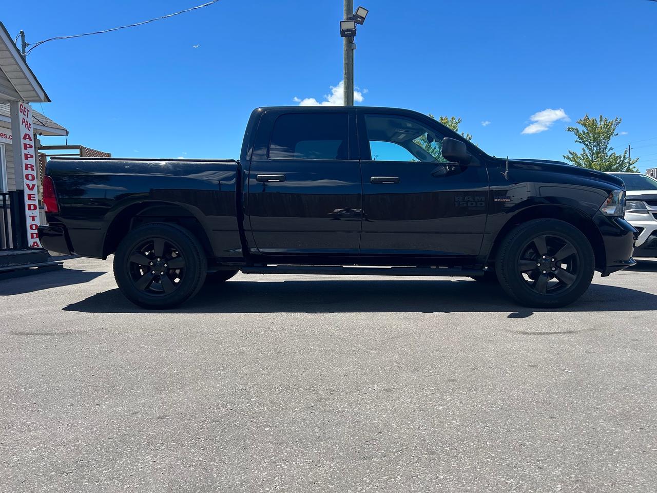 2021 RAM 1500 Classic EXPRESS Photo