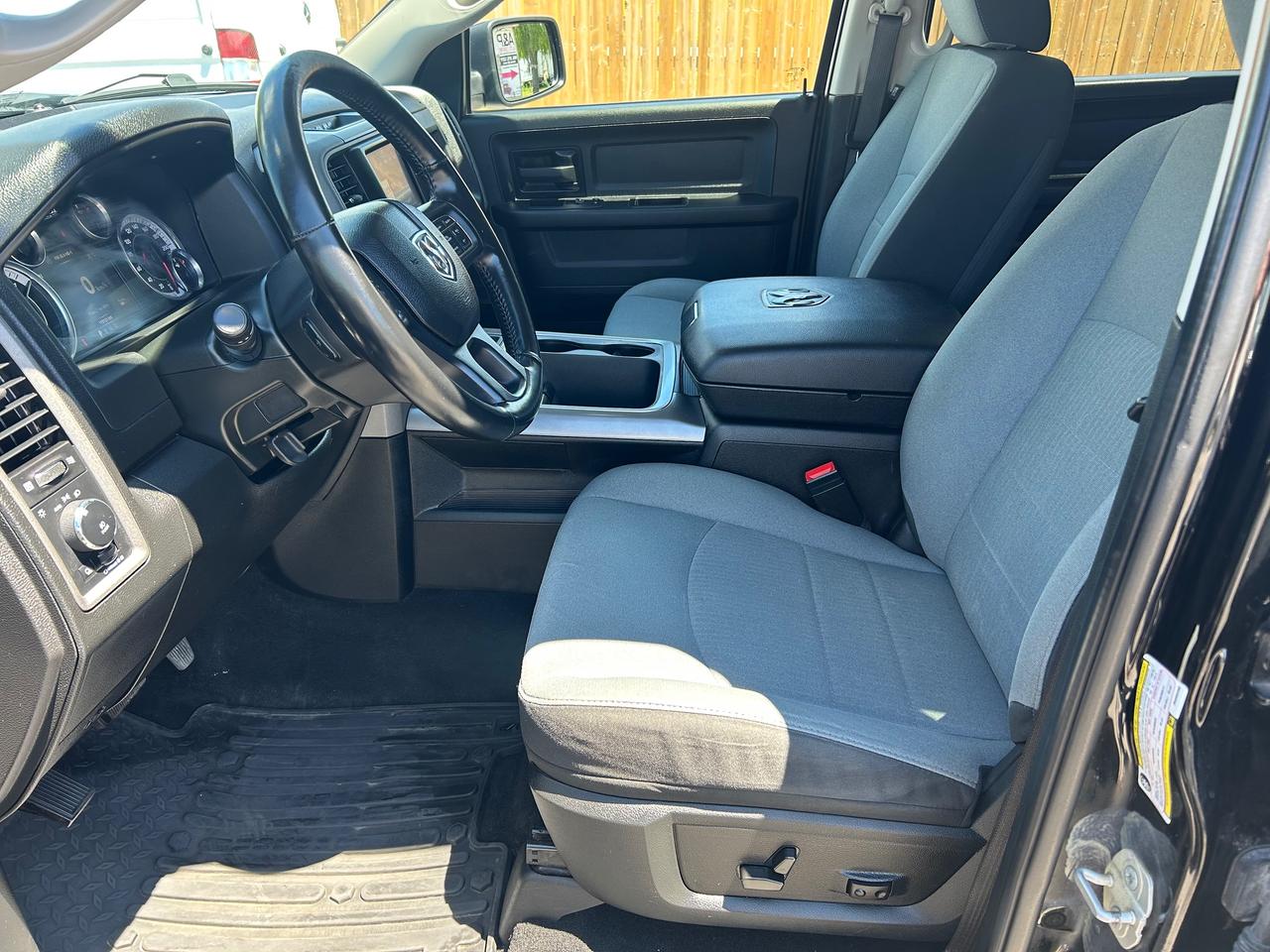 2021 RAM 1500 Classic EXPRESS Photo