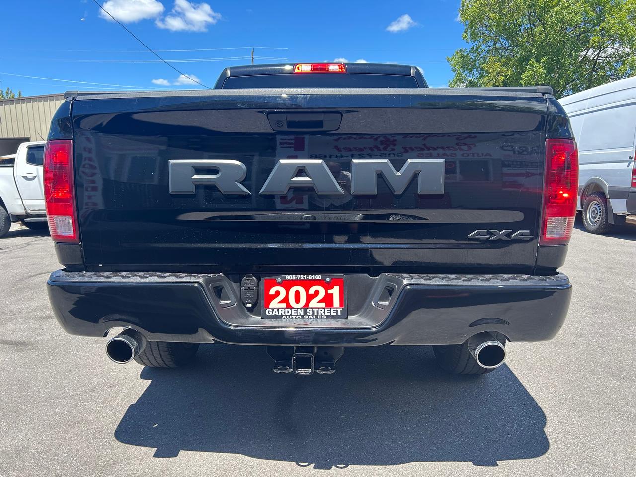 2021 RAM 1500 Classic EXPRESS Photo3