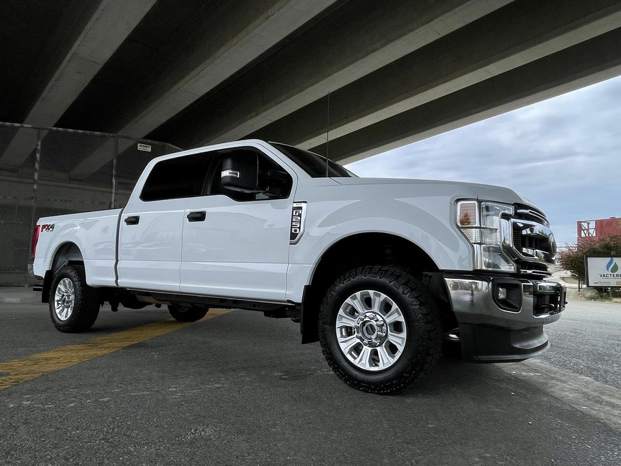 2022 Ford SUPER DUTY F-250 SRW FX4 XLT 4WD 6.2L V8 CREW SB PWR SEAT B/U CAMERA - Photo #1