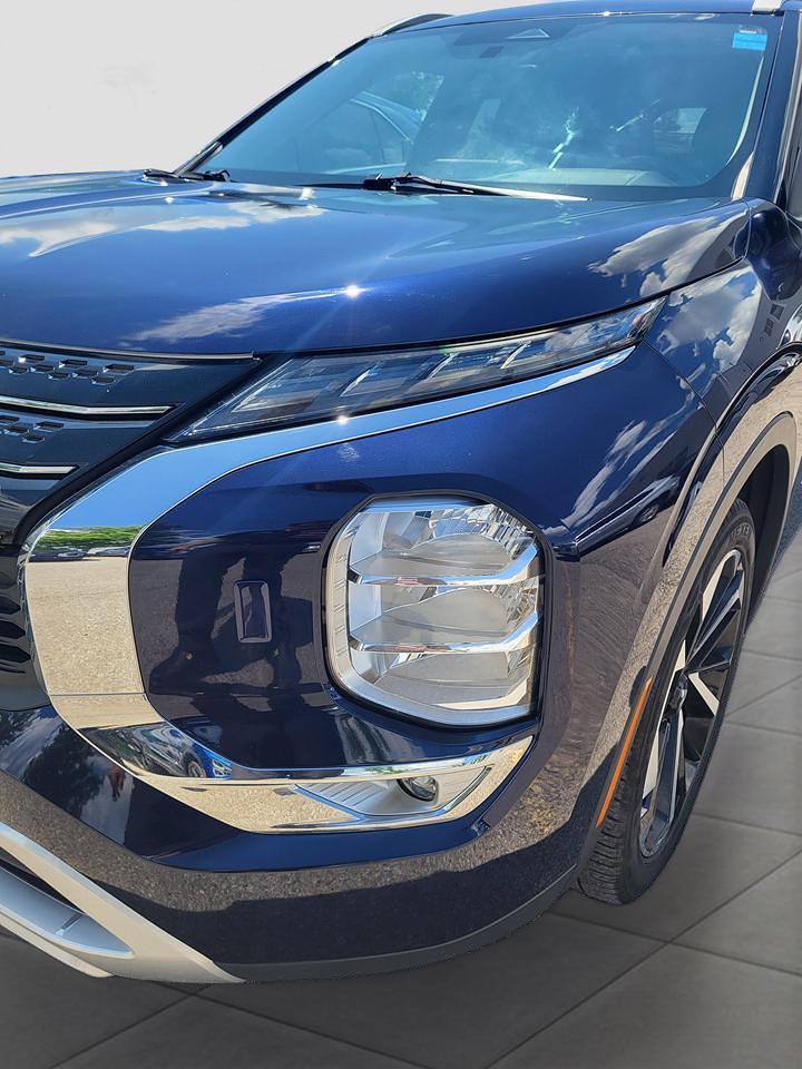 2022 Mitsubishi Outlander LE Photo4