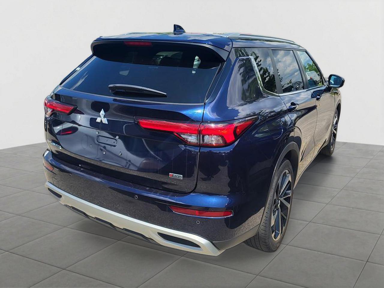 2022 Mitsubishi Outlander LE Photo