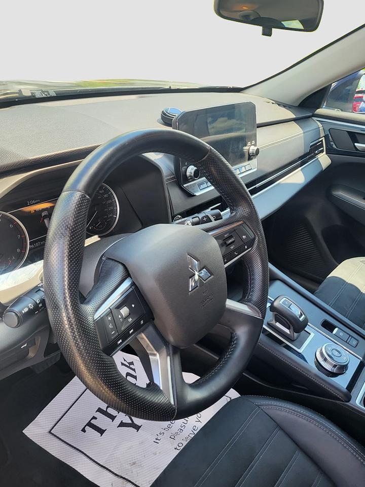 2022 Mitsubishi Outlander LE Photo