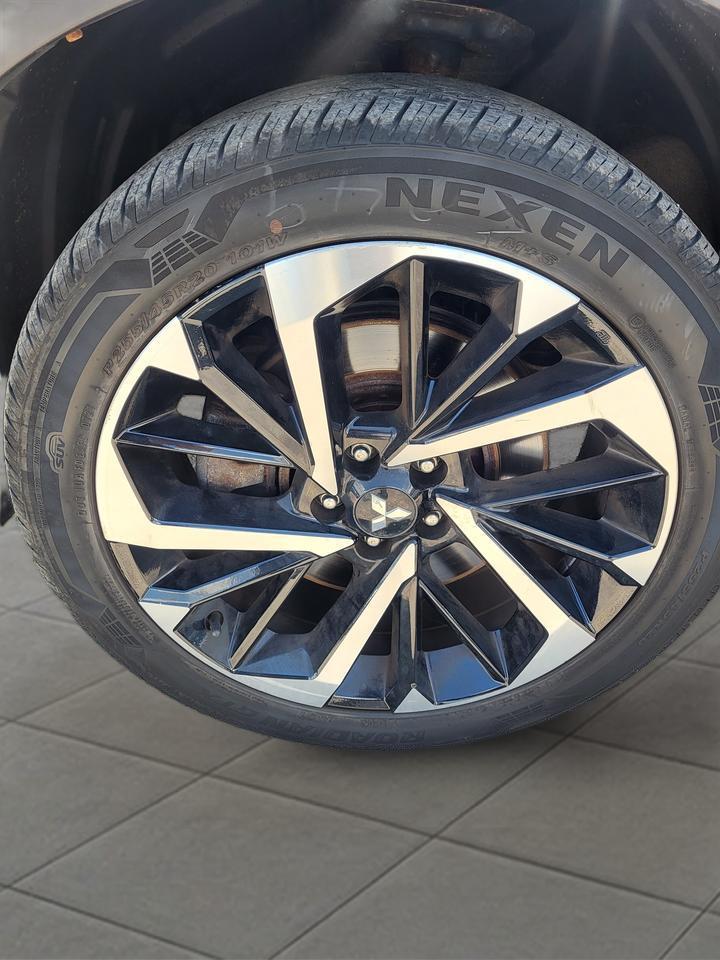 2022 Mitsubishi Outlander LE Photo