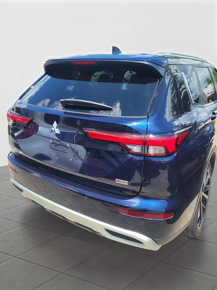 2022 Mitsubishi Outlander LE Photo