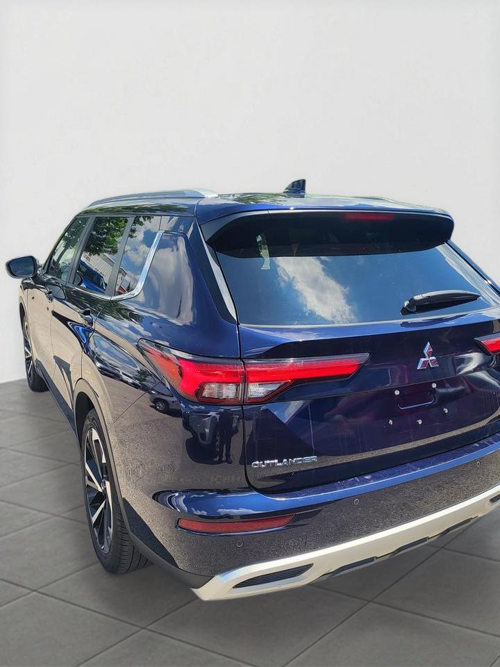 2022 Mitsubishi Outlander LE Photo