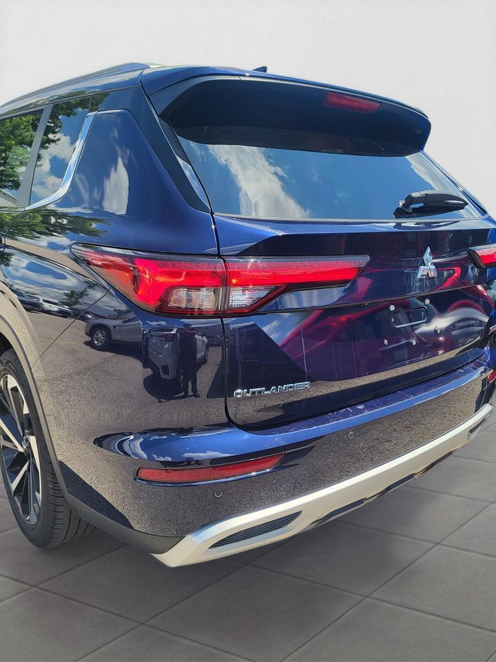 2022 Mitsubishi Outlander LE Photo