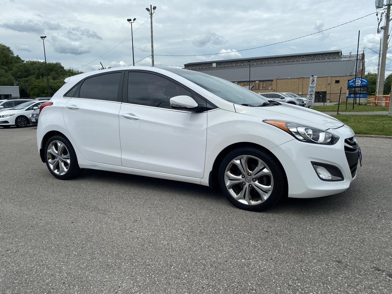 2014 Hyundai Elantra GT A/T Photo3
