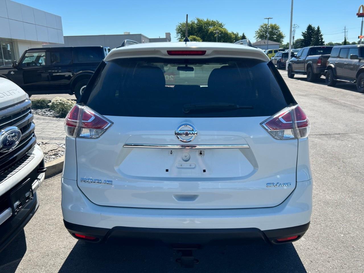2016 Nissan Rogue  Photo2