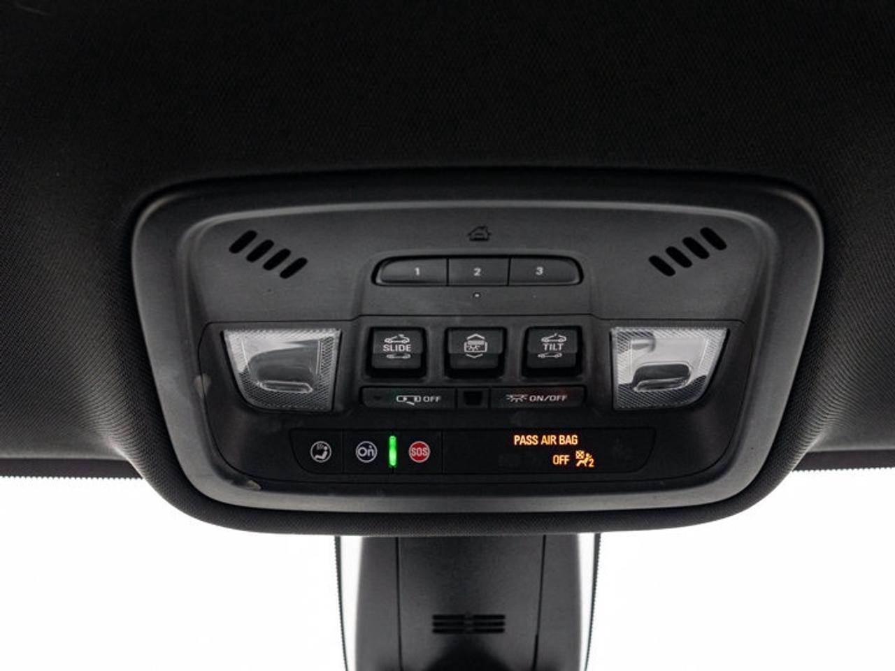 2022 Chevrolet Traverse RS Photo