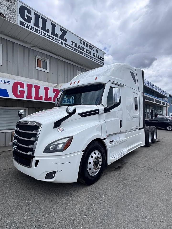 2020 Freightliner CASCADIA  - Photo #1