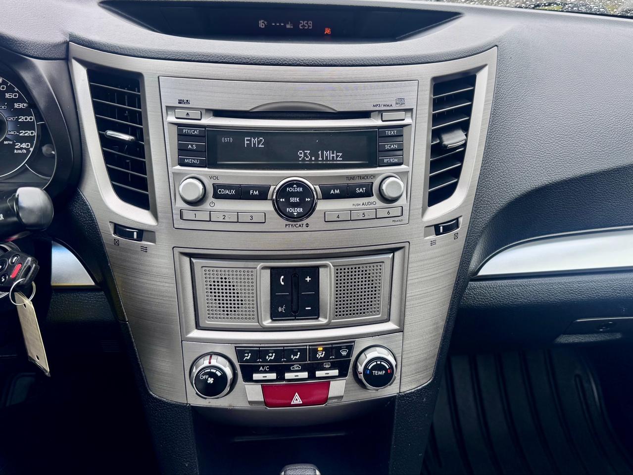 2010 Subaru Outback 2.5i Sport FINANCING AVAILABLE Photo13