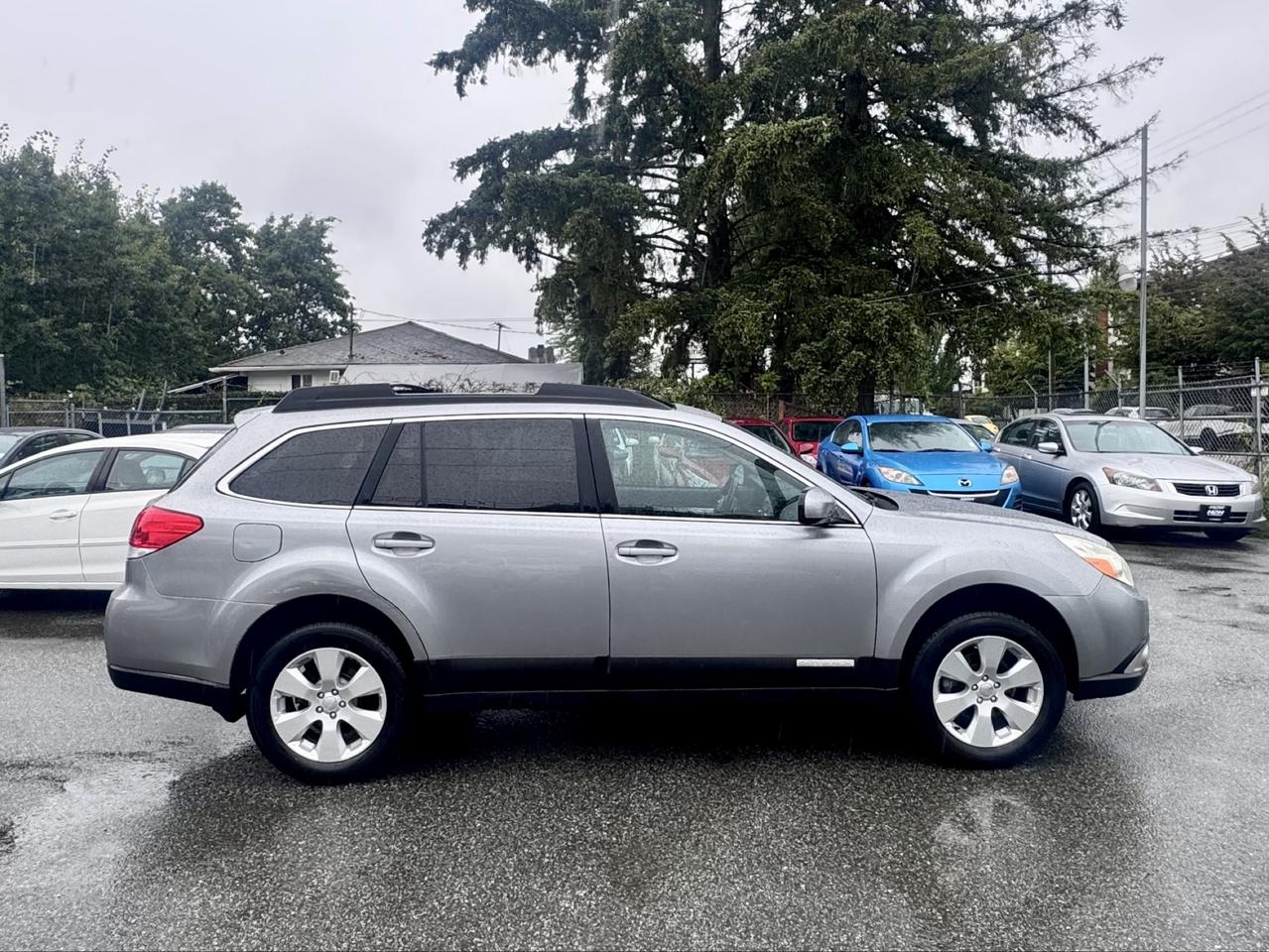 2010 Subaru Outback 2.5i Sport FINANCING AVAILABLE Photo4