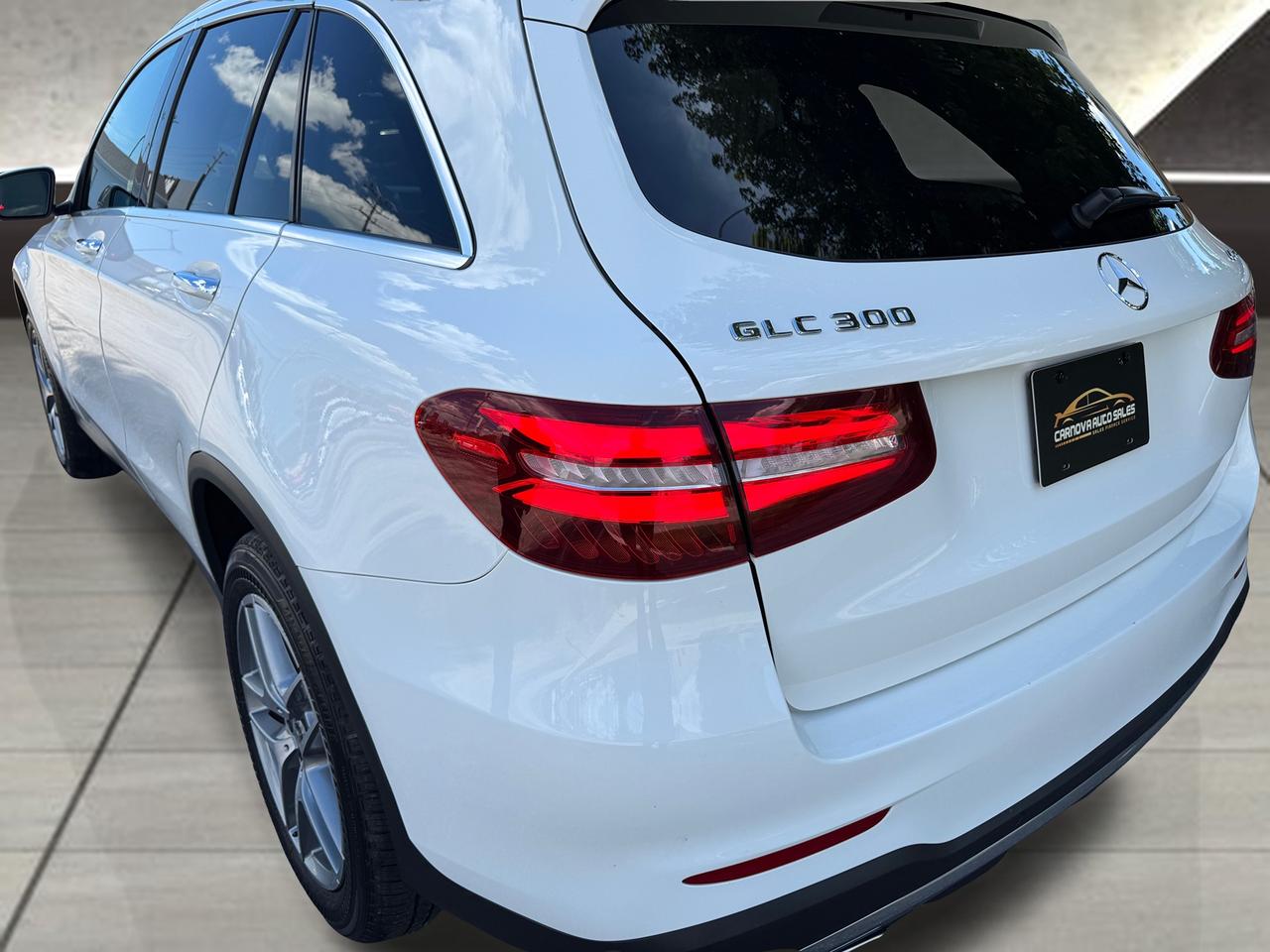 2018 Mercedes-Benz GLC-Class GLC 300 4MATIC+CLEAN CARFAX+Pano Roof+Camera Photo