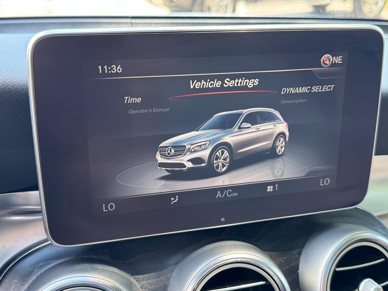 2018 Mercedes-Benz GLC-Class GLC 300 4MATIC+CLEAN CARFAX+Pano Roof+Camera Photo