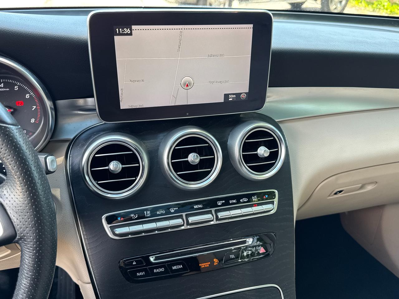 2018 Mercedes-Benz GLC-Class GLC 300 4MATIC+CLEAN CARFAX+Pano Roof+Camera Photo