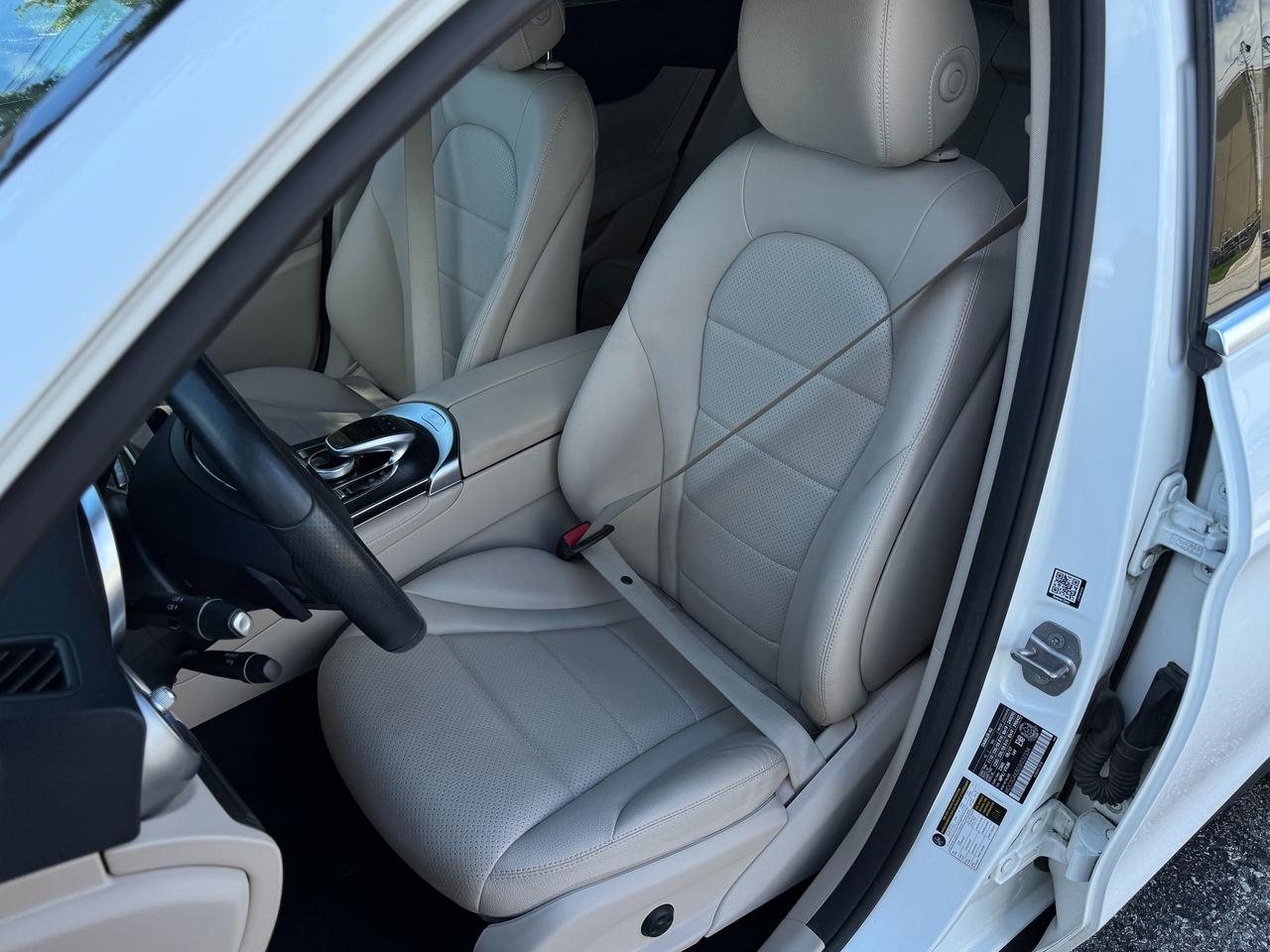 2018 Mercedes-Benz GLC-Class GLC 300 4MATIC+CLEAN CARFAX+Pano Roof+Camera Photo