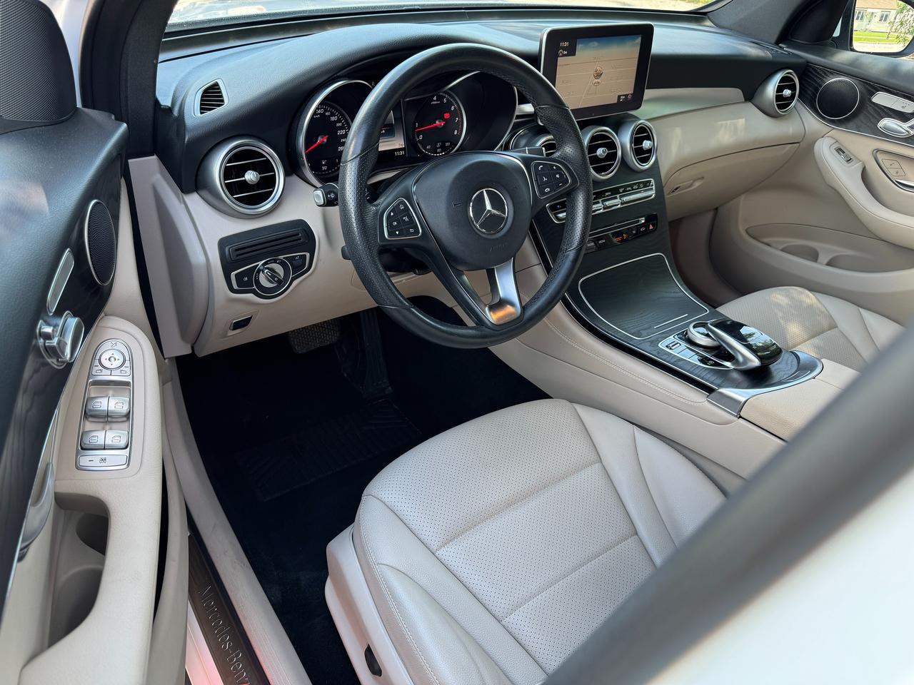 2018 Mercedes-Benz GLC-Class GLC 300 4MATIC+CLEAN CARFAX+Pano Roof+Camera Photo