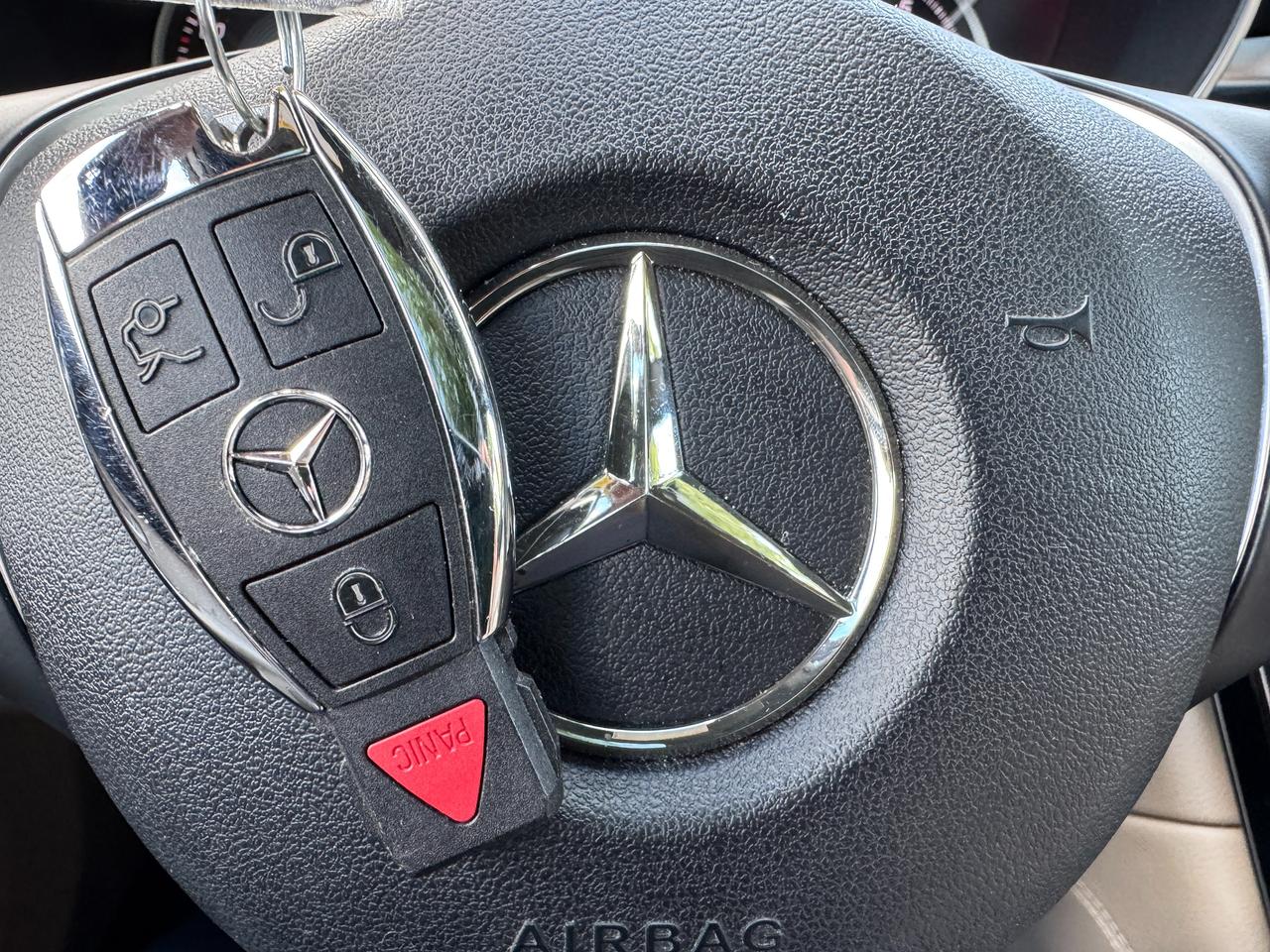 2018 Mercedes-Benz GLC-Class GLC 300 4MATIC+CLEAN CARFAX+Pano Roof+Camera Photo