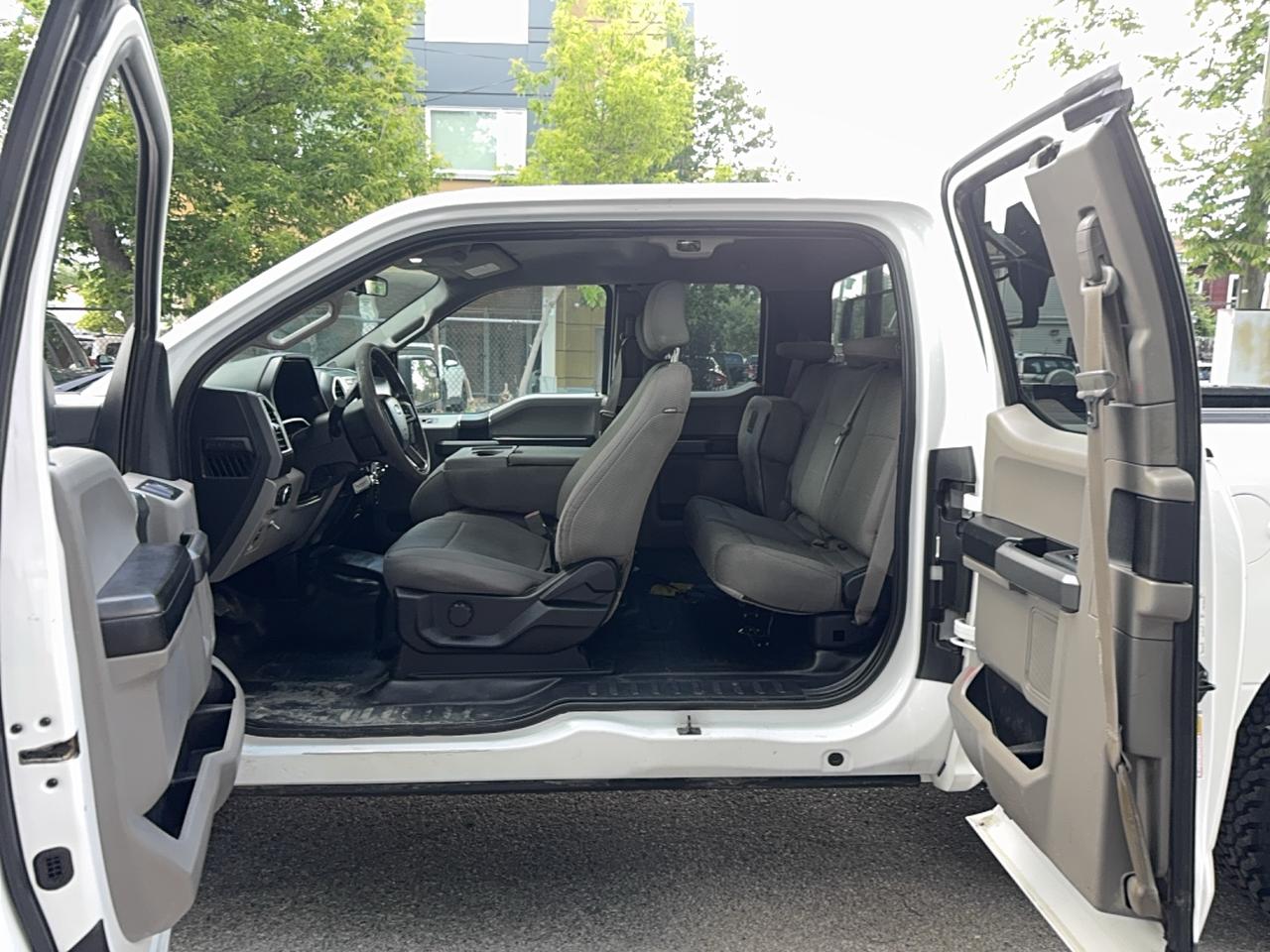 2016 Ford F-150 XLT Photo