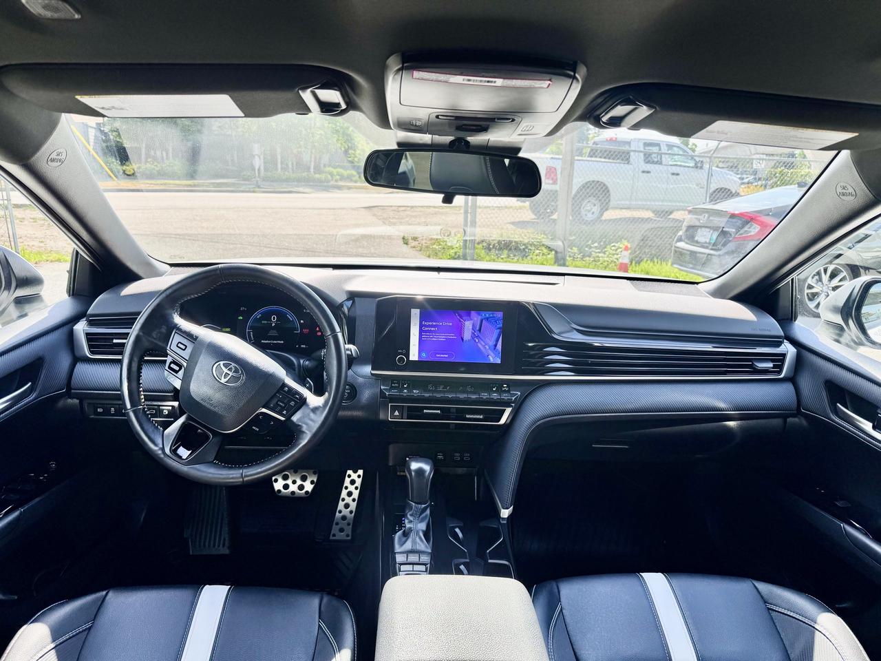 2025 Toyota Camry SE Hybrid FINANCING AVAILABLE Photo10