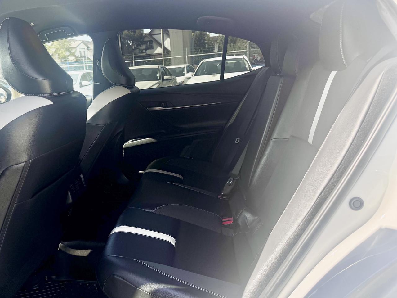2025 Toyota Camry SE Hybrid FINANCING AVAILABLE Photo14