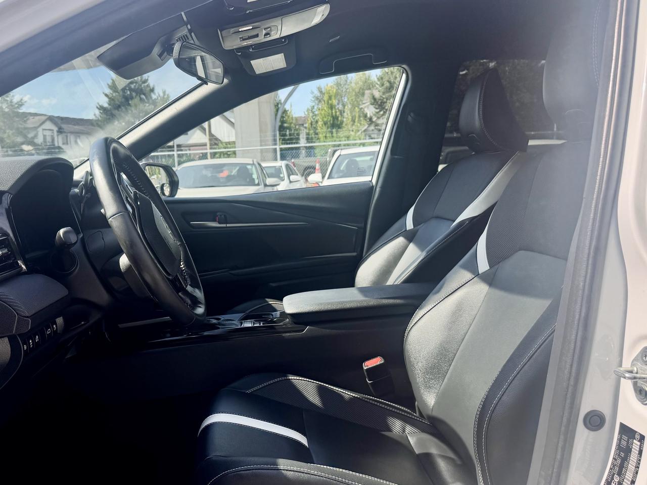 2025 Toyota Camry SE Hybrid FINANCING AVAILABLE Photo9