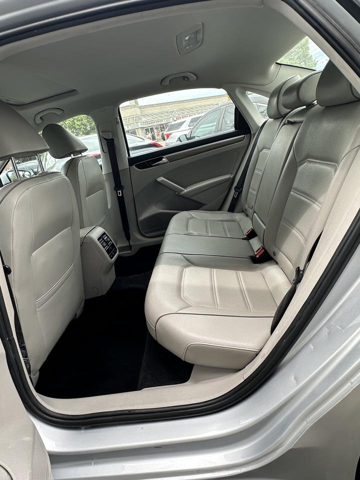 2017 Volkswagen Passat SE Photo