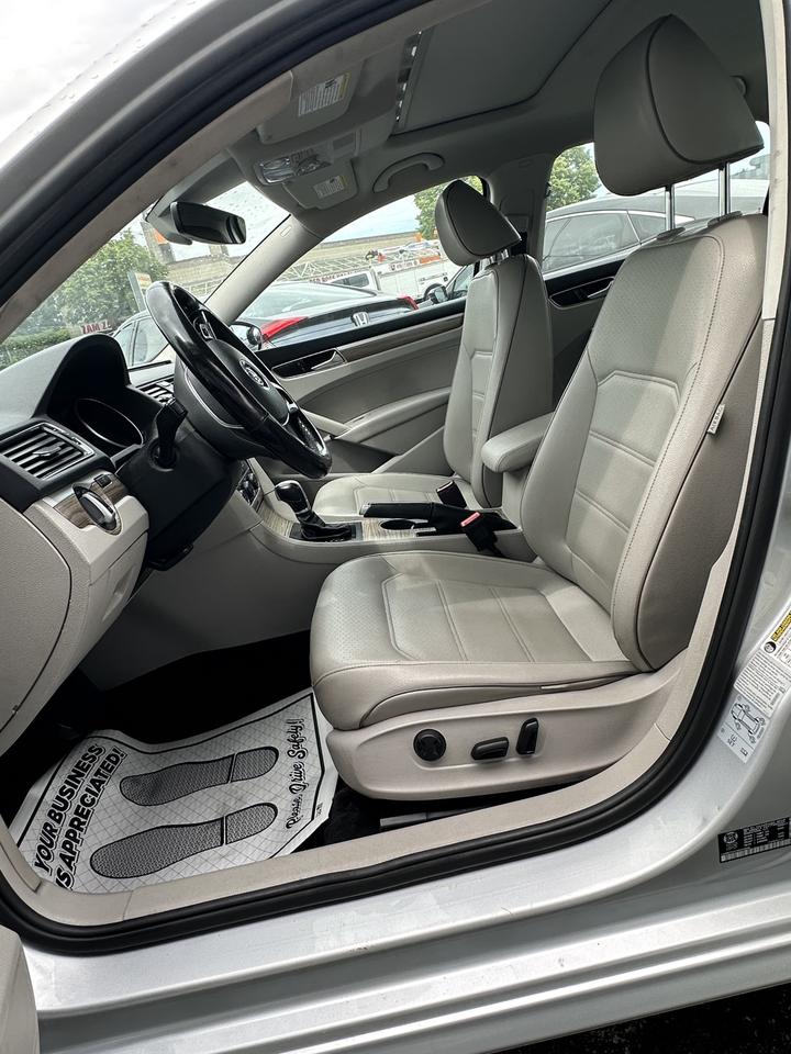 2017 Volkswagen Passat SE Photo