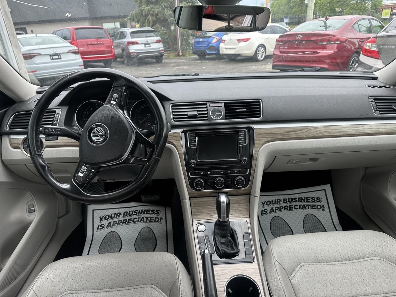 2017 Volkswagen Passat SE Photo
