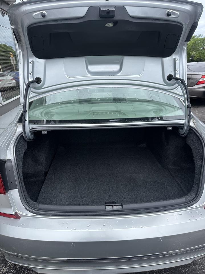 2017 Volkswagen Passat SE Photo