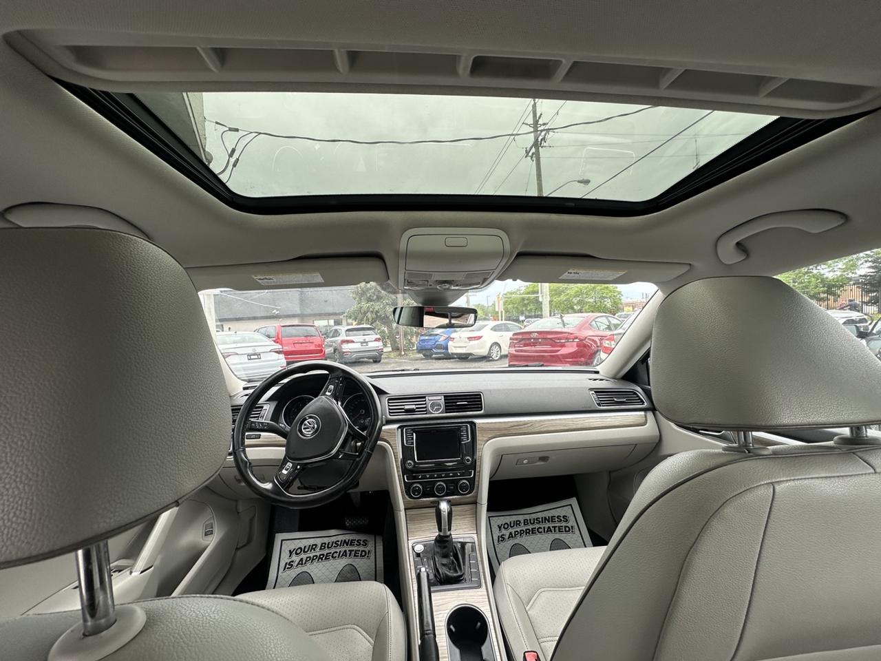2017 Volkswagen Passat SE Photo