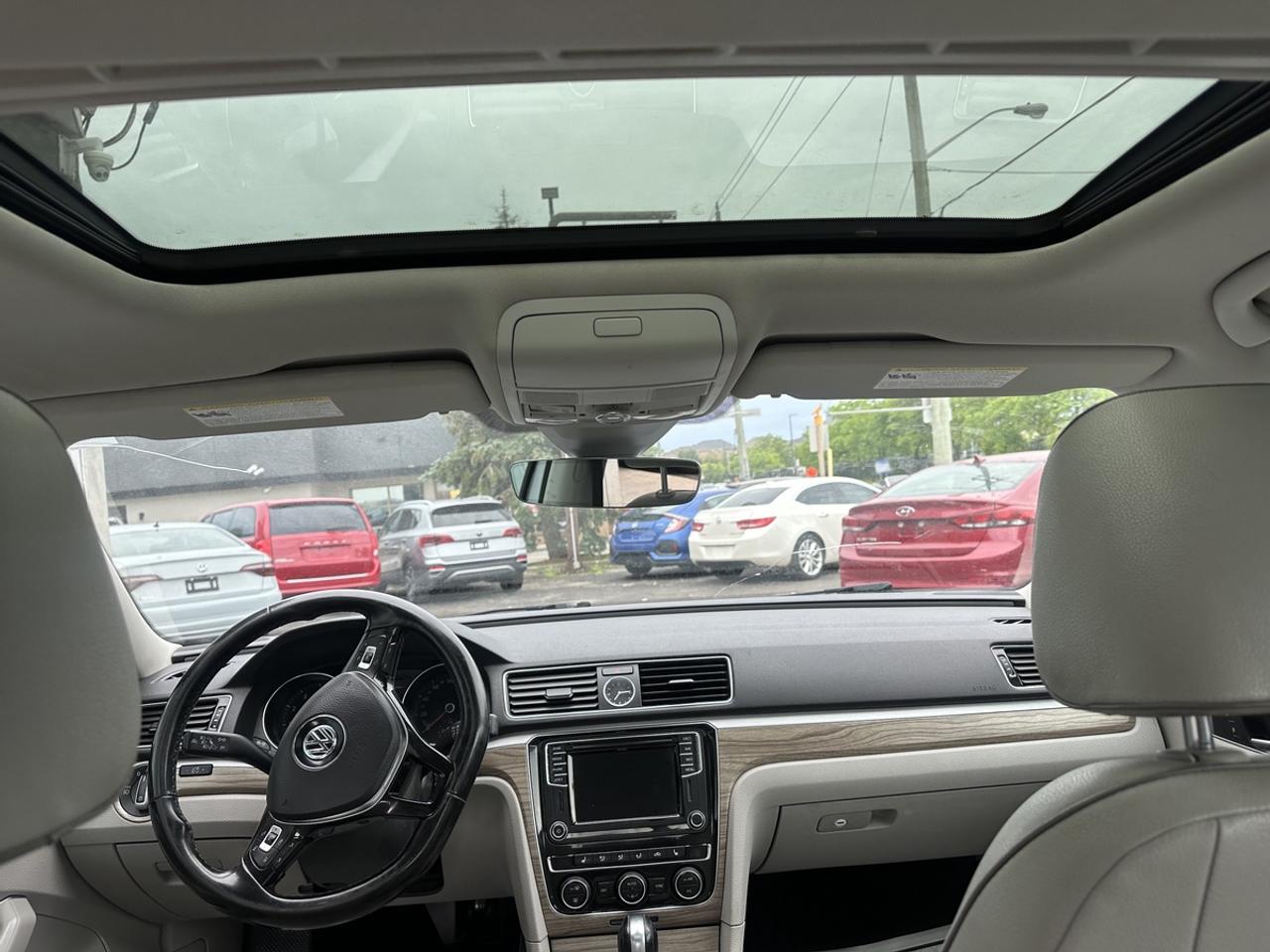 2017 Volkswagen Passat SE Photo